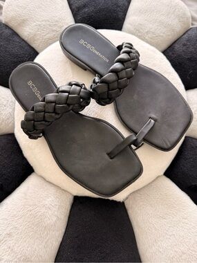 BCBGeneration Black Braided Toe Loop Flat Sandals Size 7.5